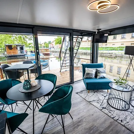 Rezidence Malse - Unikatni Na Vode Apartment