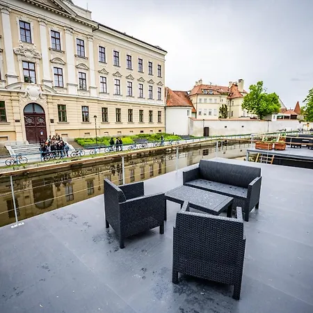 Rezidence Malse - Unikatni Na Vode Apartment *